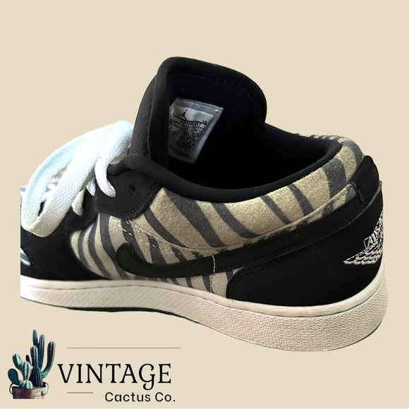 Jordan 1 Low - Zebra Print Sneakers - Great Condition - Picture 14 of 16